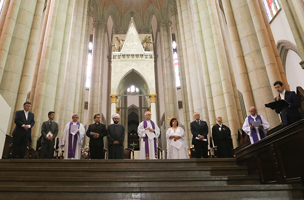 Ato Inter-religioso Dia Internacional Contra a Corrupção em Favor da Ética. do Bem Comum, da Justiça e da Paz. Evento realizado na Catedral da Sé. Data: 09/12/2017 - Local: São Paulo/SP - Foto: José Luis da Conceição/OABSP