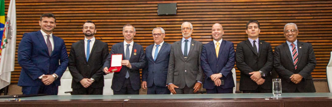 ANAUNI PARTICIPA DE SESSÃO SOLENE DE OUTORGA DA MEDALHA DE HONRA AO MÉRITO BRAZ CUBAS AO ADVOGADO-GERAL DA UNIÃO