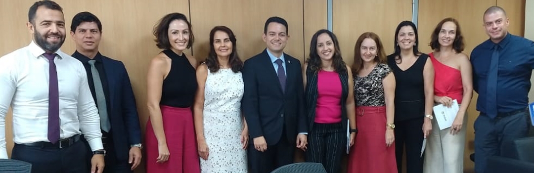 ANAUNI VISITA ASSOCIADOS NO MINISTÉRIO DA DEFESA
